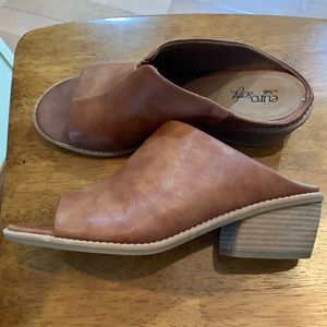 Leather mid chunky heel sandal.